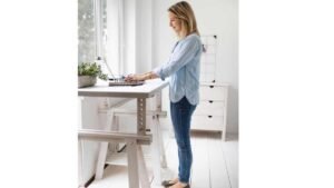 How-Long-Should-You-Stand-AT-A-Standing-Desk?